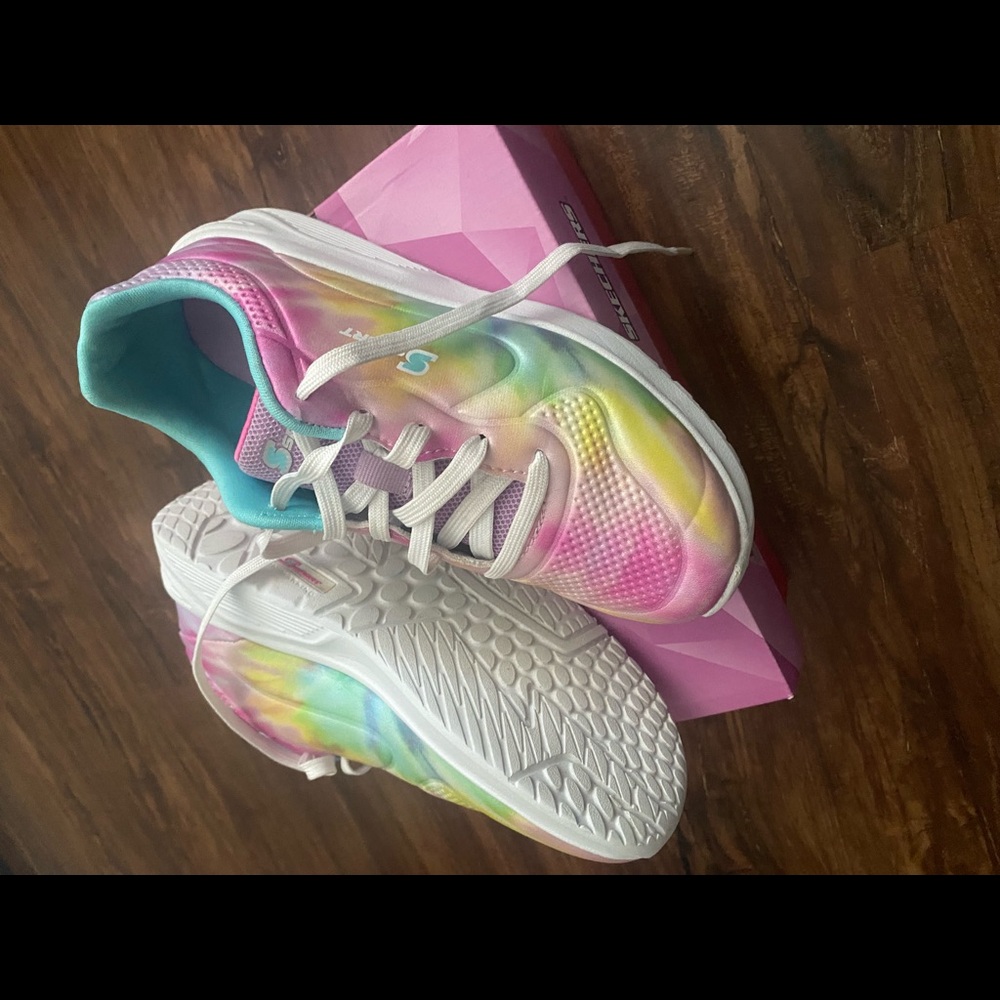 Sketchers size 3 brand new girls sneakers
